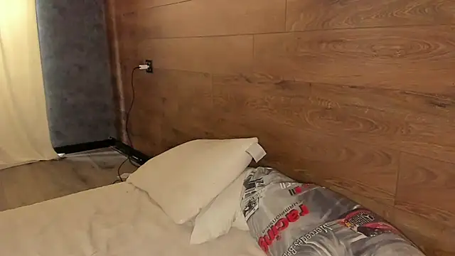 AmmyLuu online show from 04.25.26