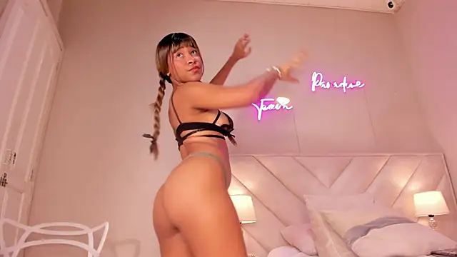 Snapshot of sheila_x chatting on 04.15.26 sheila x online show from 04.15.26