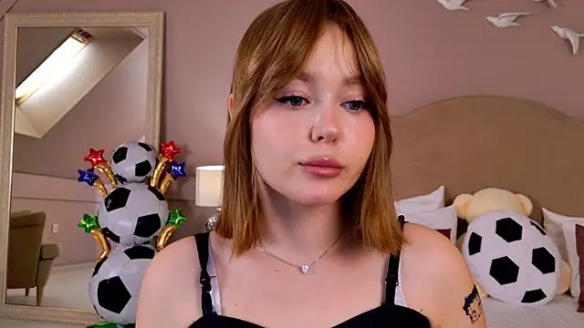 Snapshot of ElaraVance chatting on 07.03.26 ElaraVance online show from 07.03.26