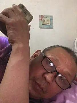 Snapshot of yaocaobi8 chatting on 04.11.26 yaocaobi8 online show from 04.11.26