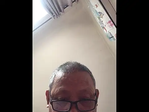 Snapshot of yaocaobi8 chatting on 04.12.26 yaocaobi8 online show from 04.12.26