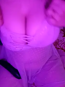 Snapshot of Lona_Hot chatting on 05.18.26 Lona Hot online show from 05.18.26