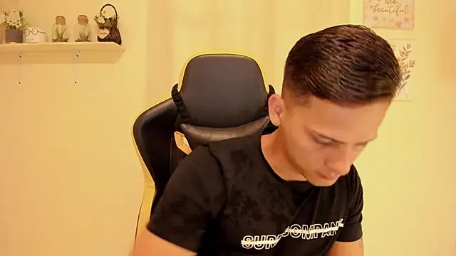 sexy andres01 online show from 05.14.26