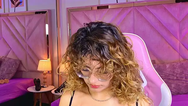 emilyjonesss  online show from 04.06.26