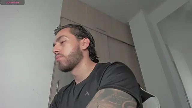 Snapshot of Axel__Blaze chatting on 06.17.26 Axel Blaze online show from 06.17.26