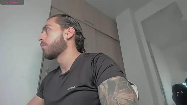 Snapshot of Axel__Blaze chatting on 06.19.26 Axel Blaze online show from 06.19.26
