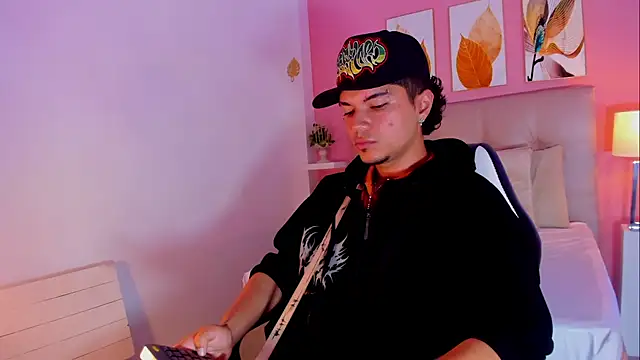 Snapshot of Briian__ chatting on 06.11.26 Briian online show from 06.11.26