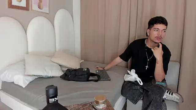 Snapshot of Jason_23__ chatting on 04.12.26 Jason 23 online show from 04.12.26