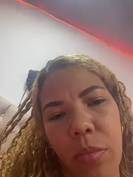 Snapshot of Crespita_Hot23 chatting on 02.25.26 Crespita Hot23 online show from 02.25.26