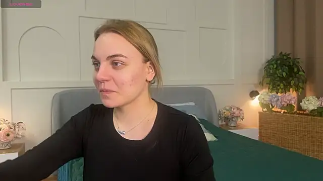 Glow Margo online show from 03.13.26