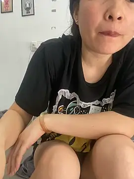 Snapshot of Ivy_Trix2 chatting on 06.17.26 Ivy Trix2 online show from 06.17.26