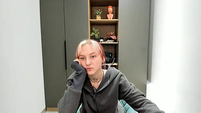 Snapshot of LilySalmond chatting on 02.27.26 LilySalmond online show from 02.27.26