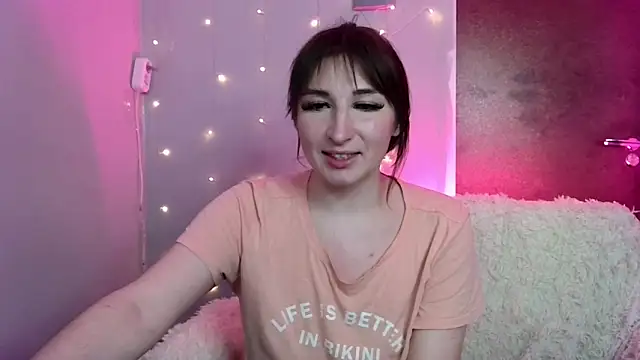 Snapshot of Birdie_Kiss chatting on 05.27.26 Birdie Kiss online show from 05.27.26