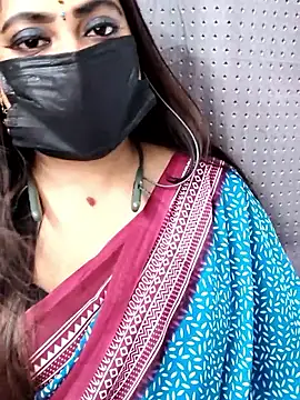 Snapshot of Cutie_Nila chatting on 04.11.26 Cutie Nila online show from 04.11.26