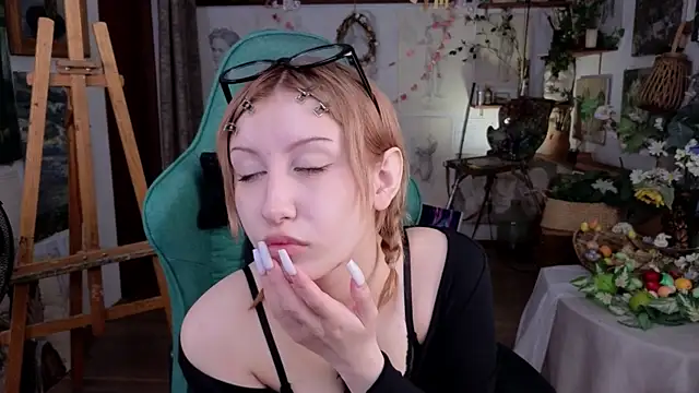 Snapshot of EffieMeowley chatting on 03.27.26 EffieMeowley online show from 03.27.26