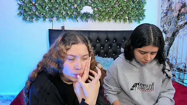 Snapshot of valeria_and_zoe chatting on 04.29.26 valeria and zoe online show from 04.29.26