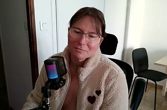 Snapshot of Jessica_hotTime chatting on 04.02.26 Jessica hotTime online show from 04.02.26