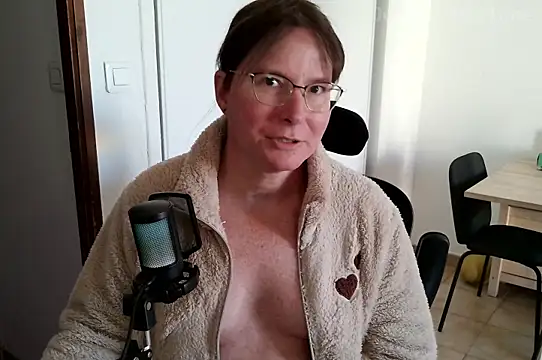 Snapshot of Jessica_hotTime chatting on 04.03.26 Jessica hotTime online show from 04.03.26