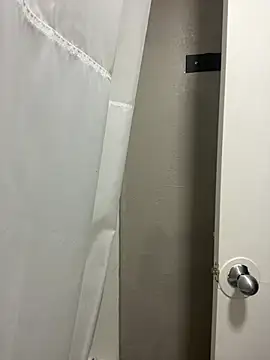 Snapshot of Loopsies chatting on 04.15.26 Loopsies online show from 04.15.26