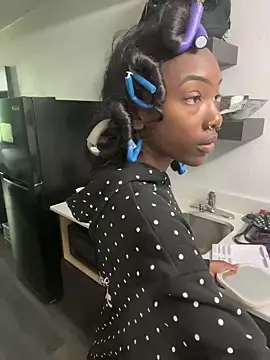 Snapshot of Loopsies chatting on 04.16.26 Loopsies online show from 04.16.26