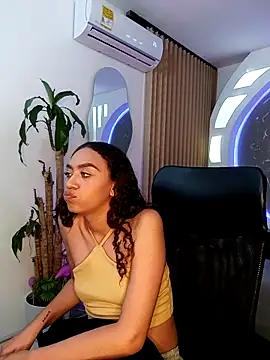 Snapshot of ritzabeth_daniel chatting on 05.13.26 ritzabeth daniel online show from 05.13.26