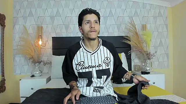 Snapshot of DanteLuxx chatting on 03.15.26 DanteLuxx online show from 03.15.26