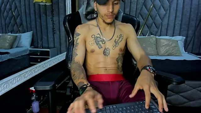 Snapshot of DanteLuxx chatting on 03.18.26 DanteLuxx online show from 03.18.26