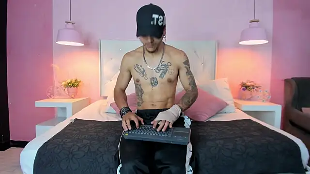 Snapshot of DanteLuxx chatting on 03.21.26 DanteLuxx online show from 03.21.26