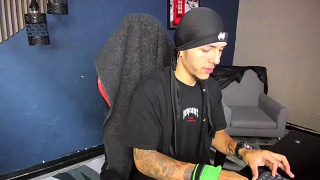 Snapshot of DanteLuxx chatting on 04.06.26 DanteLuxx online show from 04.06.26