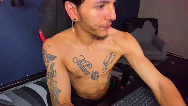 Snapshot of DanteLuxx chatting on 04.06.26 DanteLuxx online show from 04.06.26