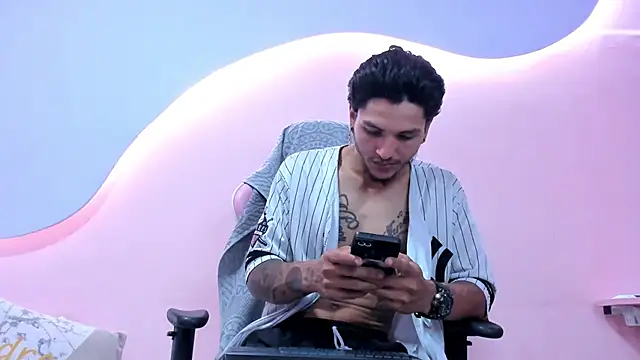 Snapshot of DanteLuxx chatting on 04.11.26 DanteLuxx online show from 04.11.26