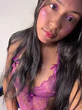 Snapshot of Maddie_7 chatting on 04.11.26 Maddie 7 online show from 04.11.26