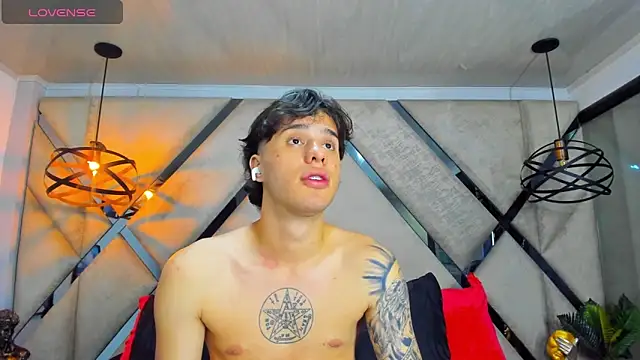 EXCLUSIVE8 online show from 04.29.26