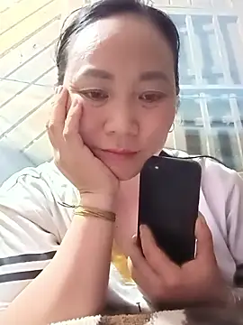 Snapshot of Lindxx-hot chatting on 04.02.26 Lindxx-hot online show from 04.02.26