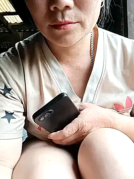 Snapshot of Lindxx-hot chatting on 04.13.26 Lindxx-hot online show from 04.13.26