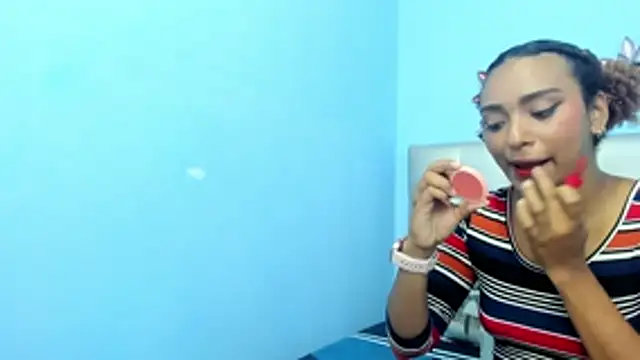 Snapshot of Saray_sexylove chatting on 04.08.26 Saray sexylove online show from 04.08.26