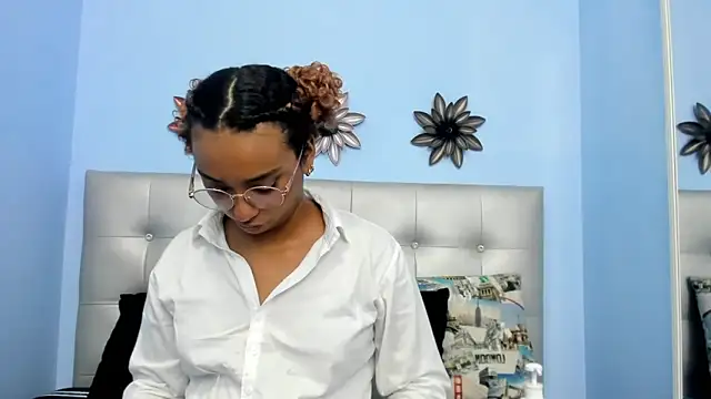 Snapshot of Saray_sexylove chatting on 04.09.26 Saray sexylove online show from 04.09.26