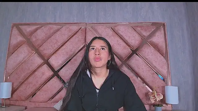 LilyRossi  online show from 04.22.26