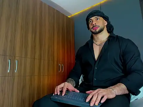 Snapshot of massimo_visconti chatting on 03.07.26 massimo visconti online show from 03.07.26