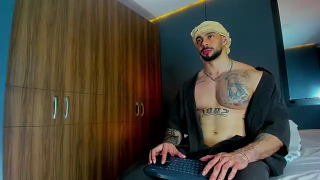 Snapshot of massimo_visconti chatting on 03.11.26 massimo visconti online show from 03.11.26