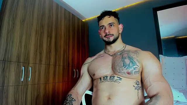 Snapshot of massimo_visconti chatting on 04.01.26 massimo visconti online show from 04.01.26