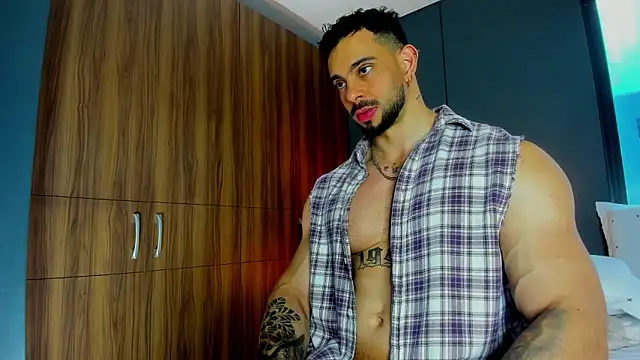 Snapshot of massimo_visconti chatting on 04.02.26 massimo visconti online show from 04.02.26