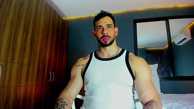 Snapshot of massimo_visconti chatting on 04.08.26 massimo visconti online show from 04.08.26