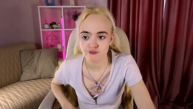 Snapshot of Bambi_Bloom chatting on 03.03.26 Bambi Bloom online show from 03.03.26