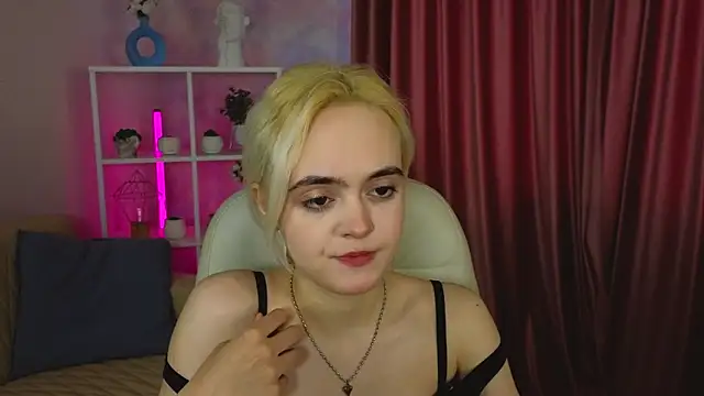 Snapshot of Bambi_Bloom chatting on 03.08.26 Bambi Bloom online show from 03.08.26