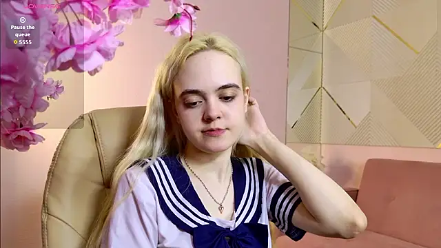 Snapshot of Bambi_Bloom chatting on 03.11.26 Bambi Bloom online show from 03.11.26