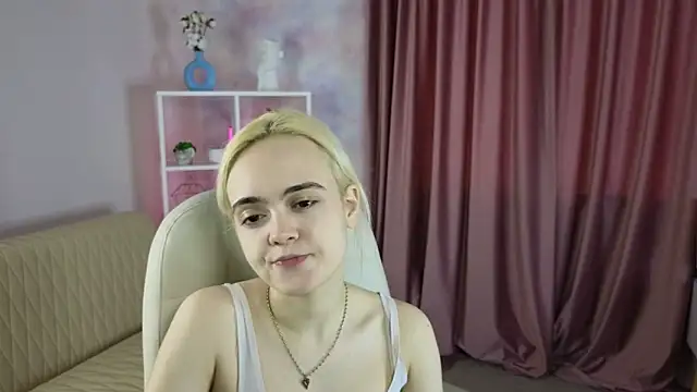 Snapshot of Bambi_Bloom chatting on 03.18.26 Bambi Bloom online show from 03.18.26