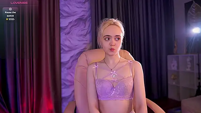 Snapshot of Bambi_Bloom chatting on 03.20.26 Bambi Bloom online show from 03.20.26