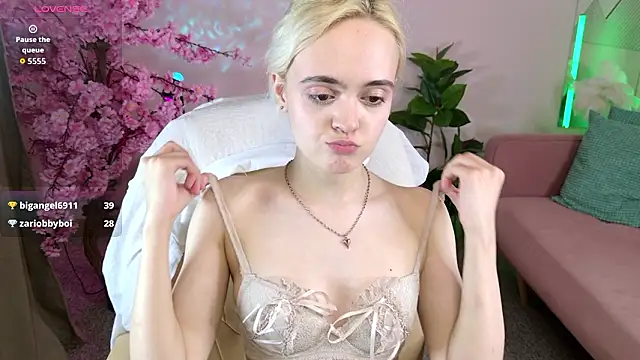 Snapshot of Bambi_Bloom chatting on 03.27.26 Bambi Bloom online show from 03.27.26