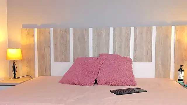 EmilySearss online show from 04.02.26